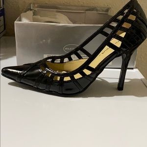 New black heels size 8